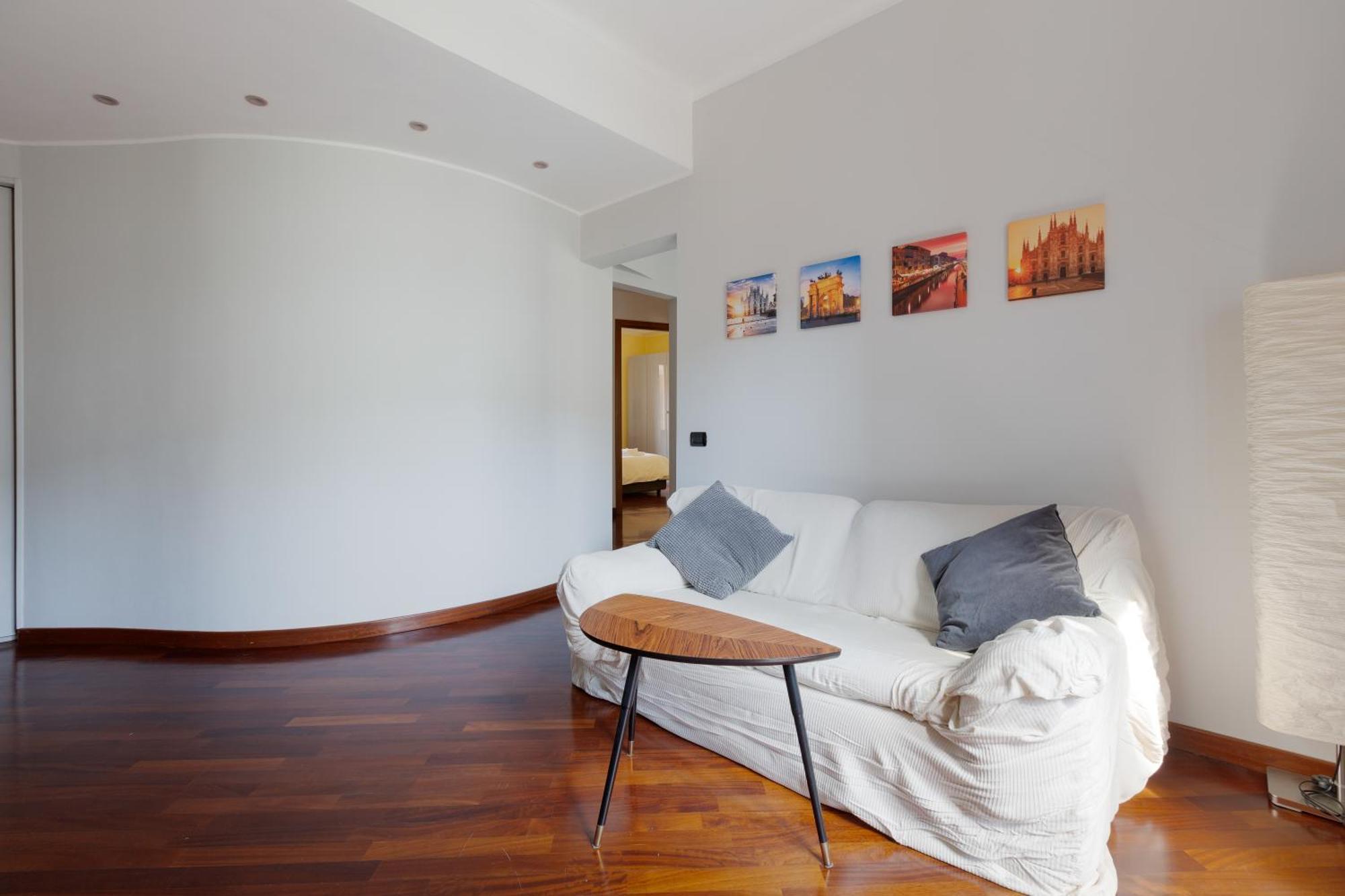 Sondrio M3 - Spacious With Balcony! * Milano