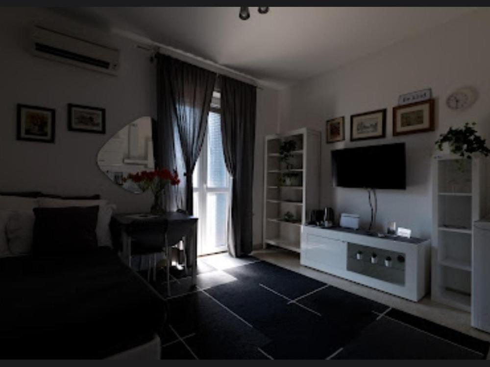 Short Rent Porta Vittoria Apartment *