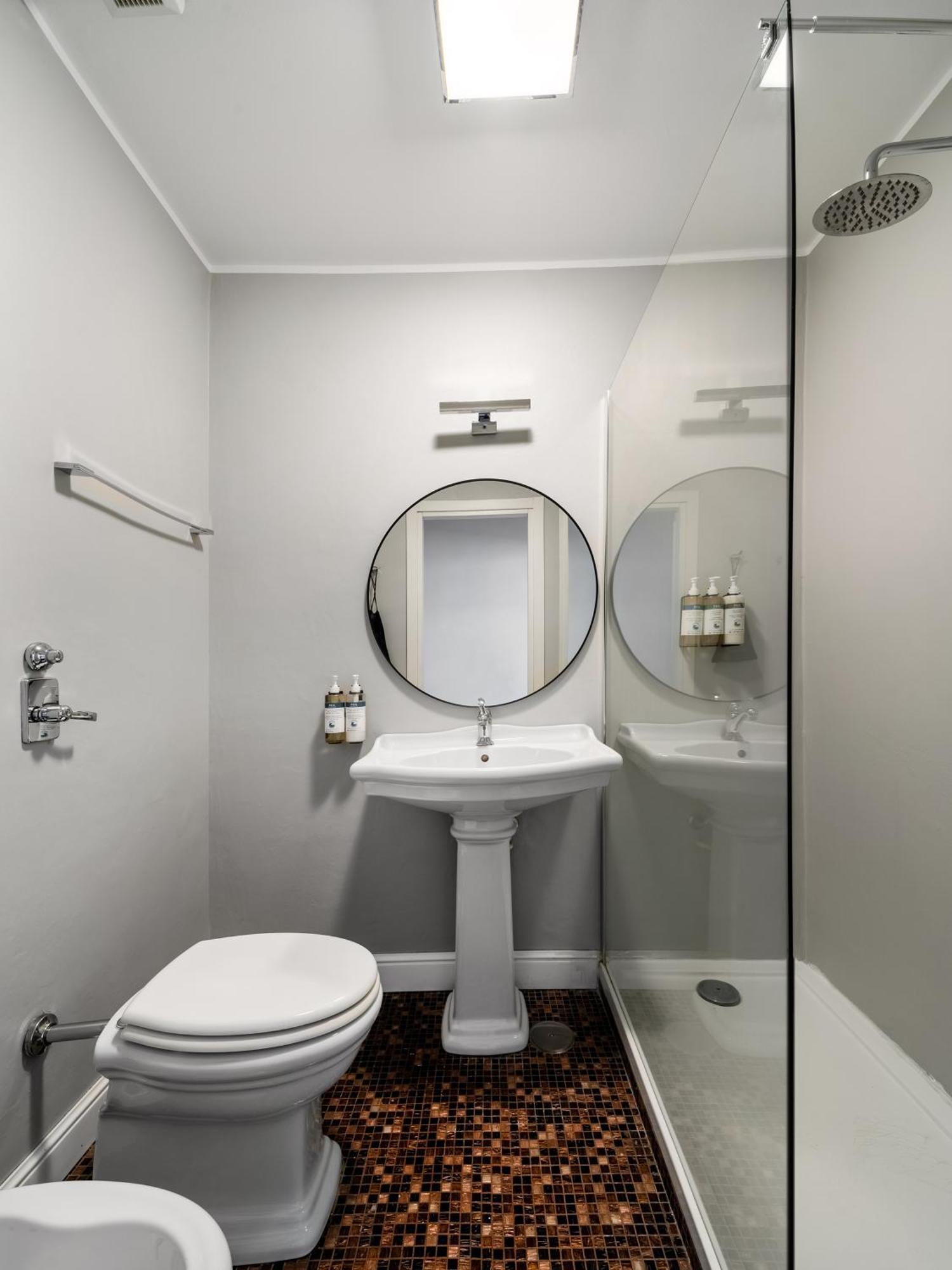 Adore Aparthotel *
