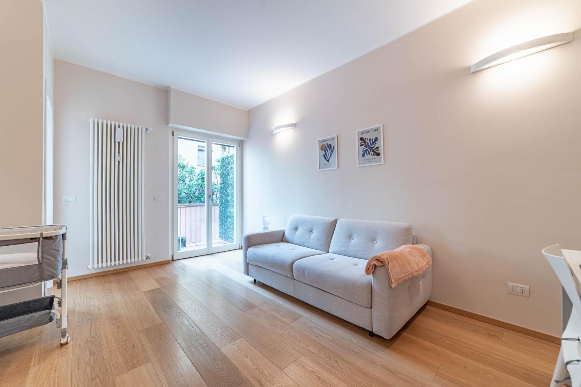 Appartement 500 M From Corso Sempione, Close To Metro M5 Milaan