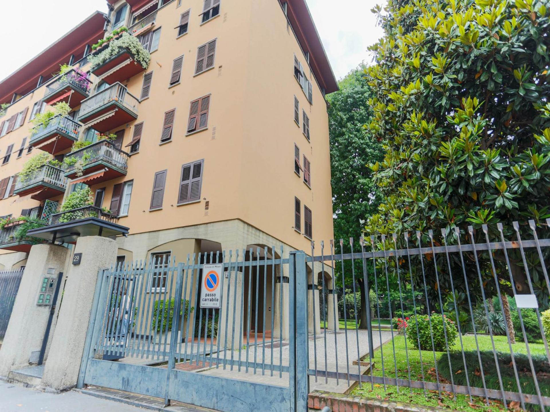 The Rent - Charming In Pagano * Milano