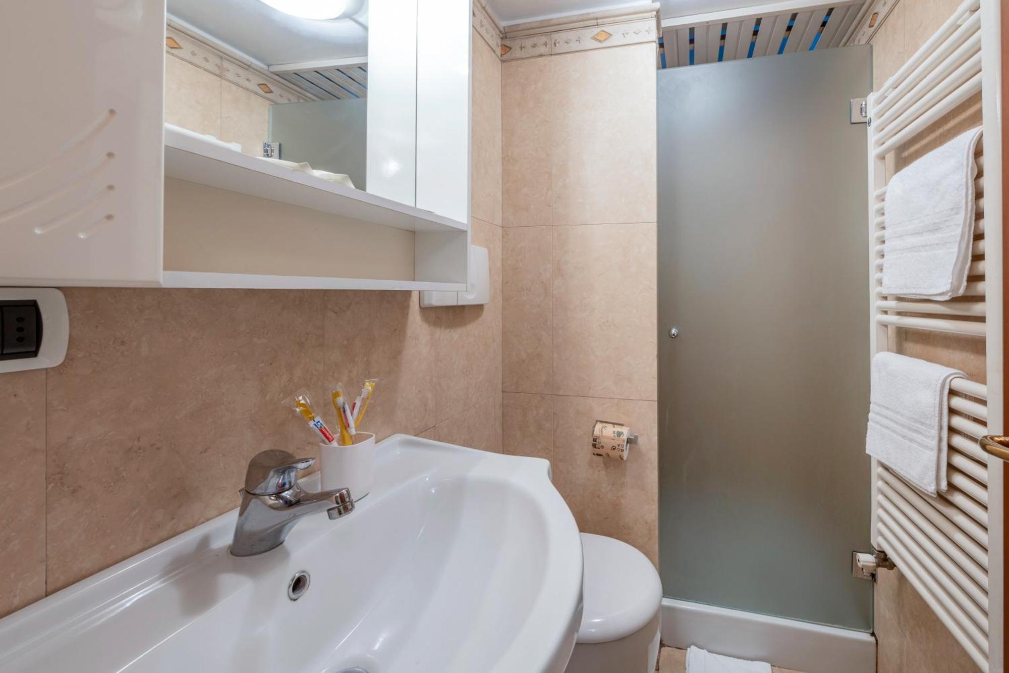 Royal - Centro Cadorna Apartment