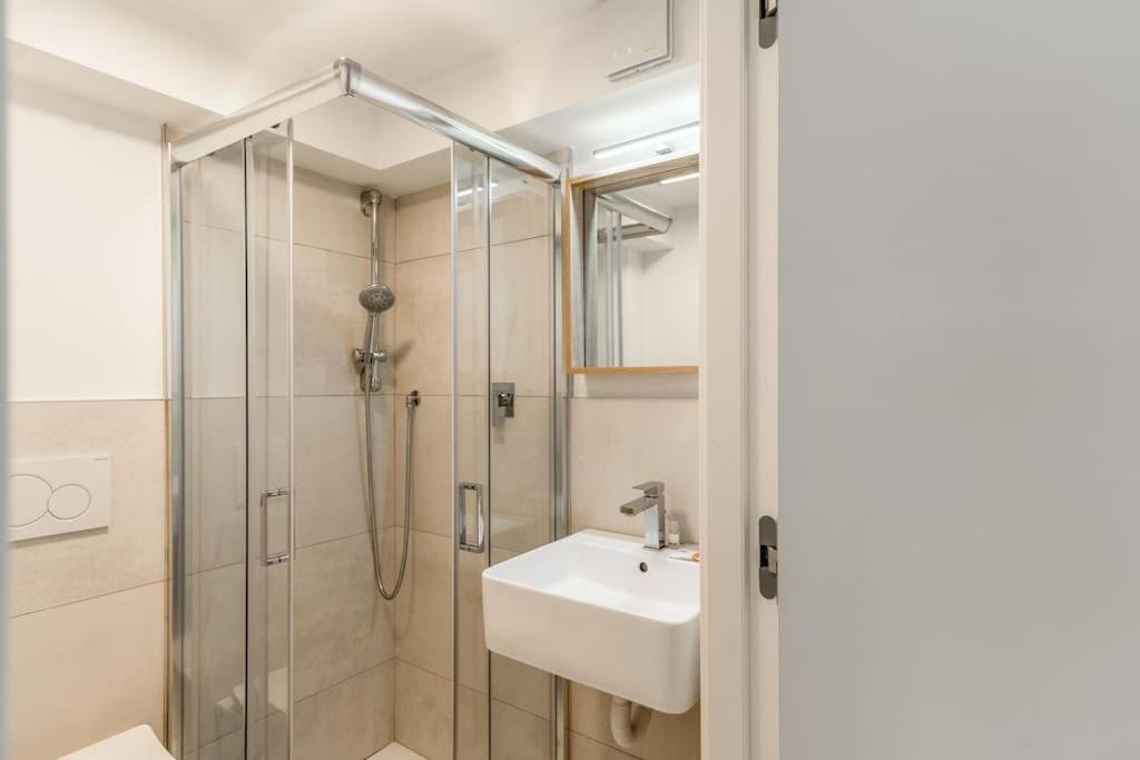 Leilighet Free Parking - 1 Min Metro To Duomo - Loft Moderno *