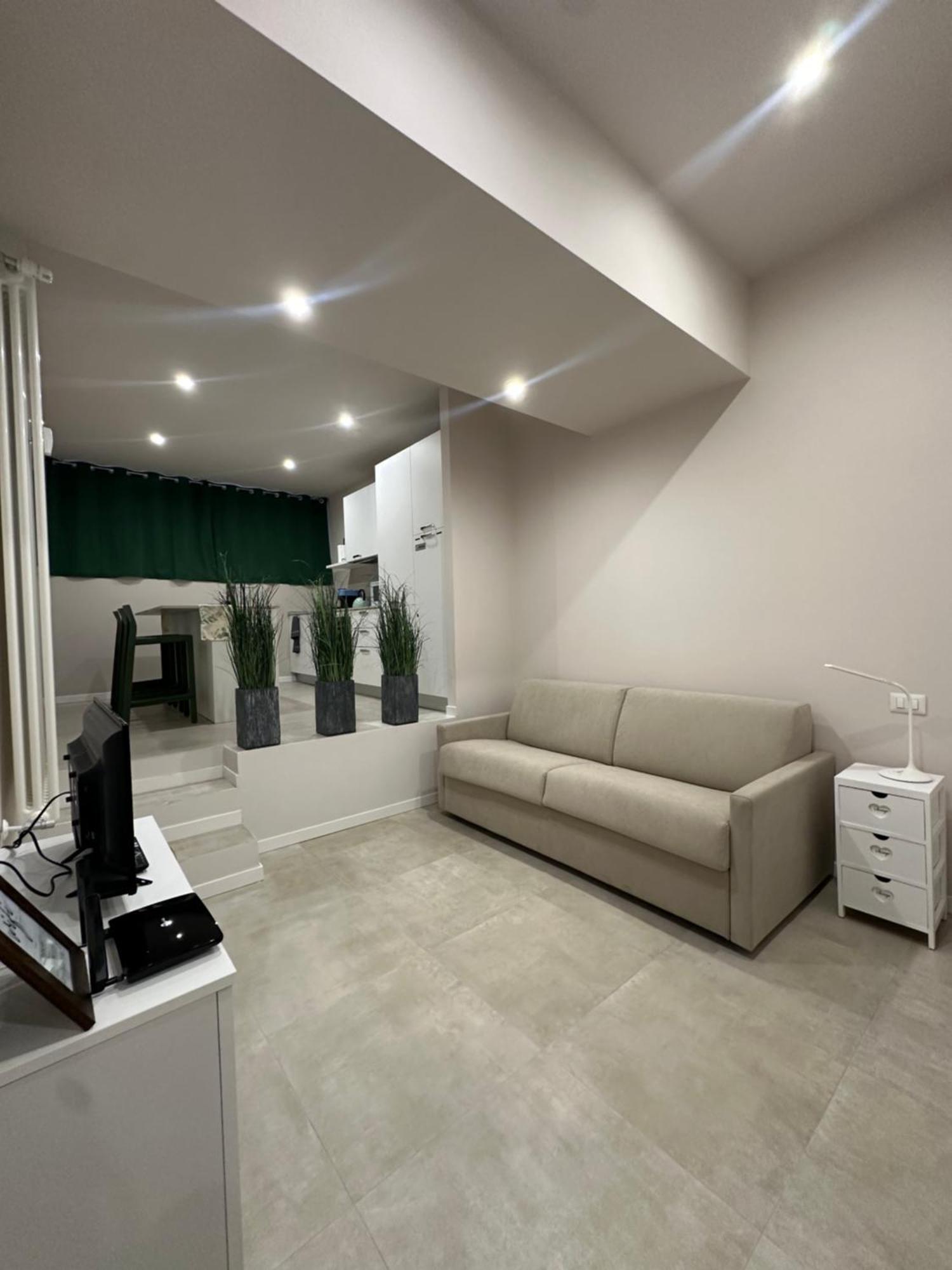 Monolocale Piazza Gambara M1 * Milano