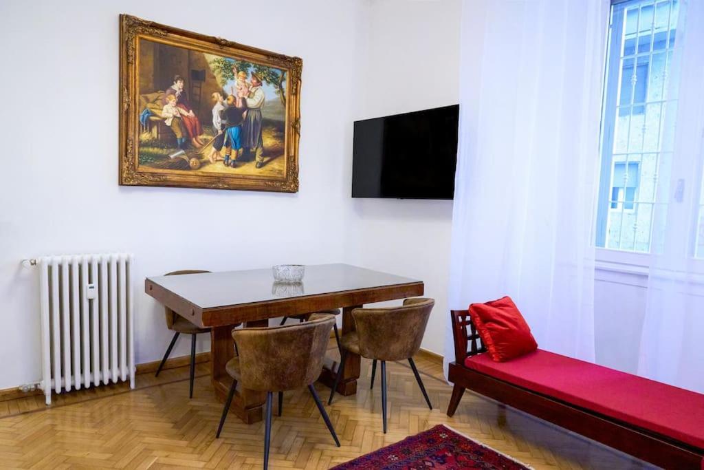 Citylife Brand New Luxury Art Apartment *