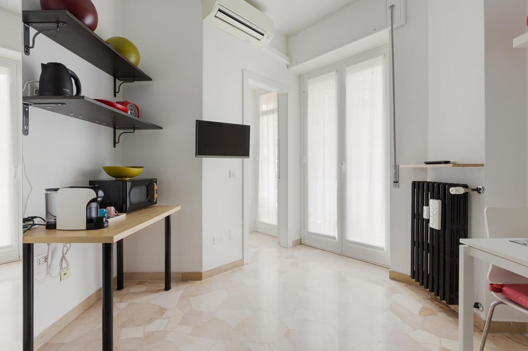 Lorenteggio-piazza Frattini Balcony * Milano