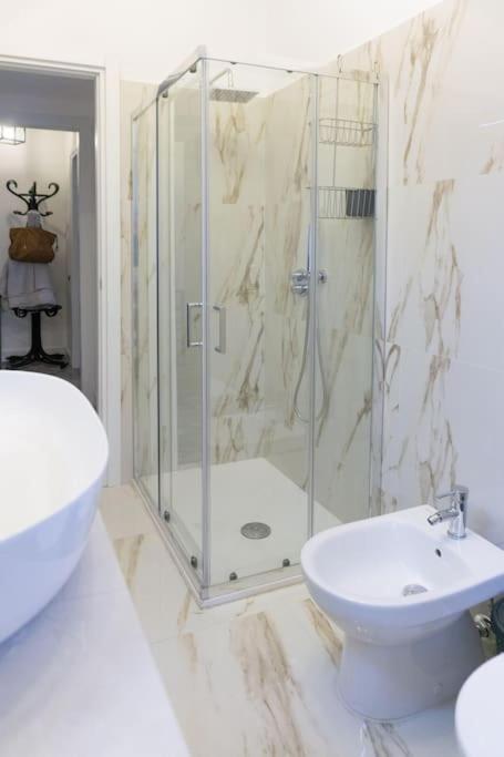 Apartment Bright & Modern 2 Min Metro 20min Niguarda H Mailand