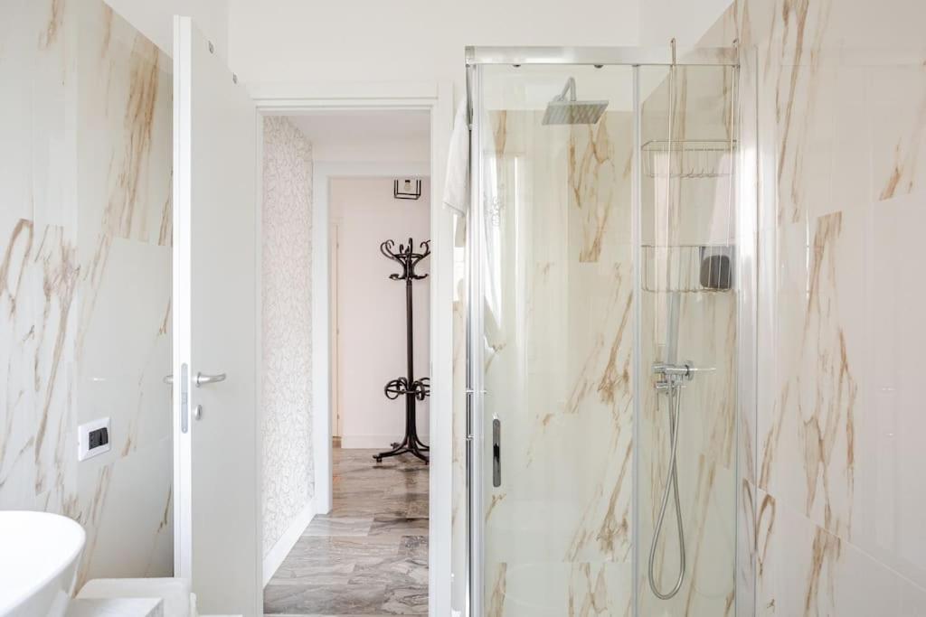 Apartment Bright & Modern 2 Min Metro 20min Niguarda H Mailand