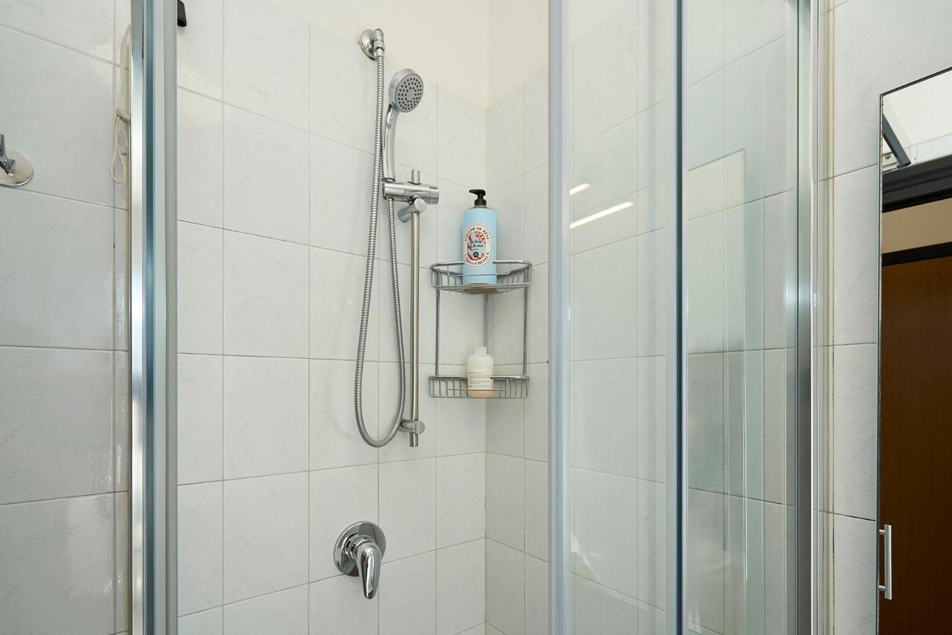 Appartement -luminosa 5 Stars With Balcony- Wifi Netflix 15 Minutes From Duomo