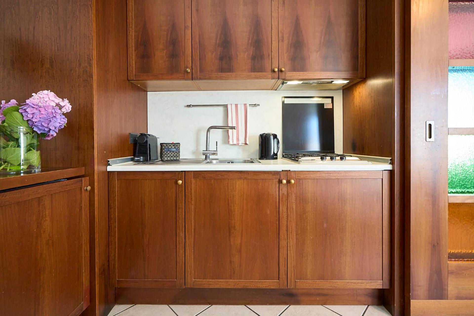 -luminosa 5 Stars With Balcony- Wifi Netflix 15 Minutes From Duomo Milaan