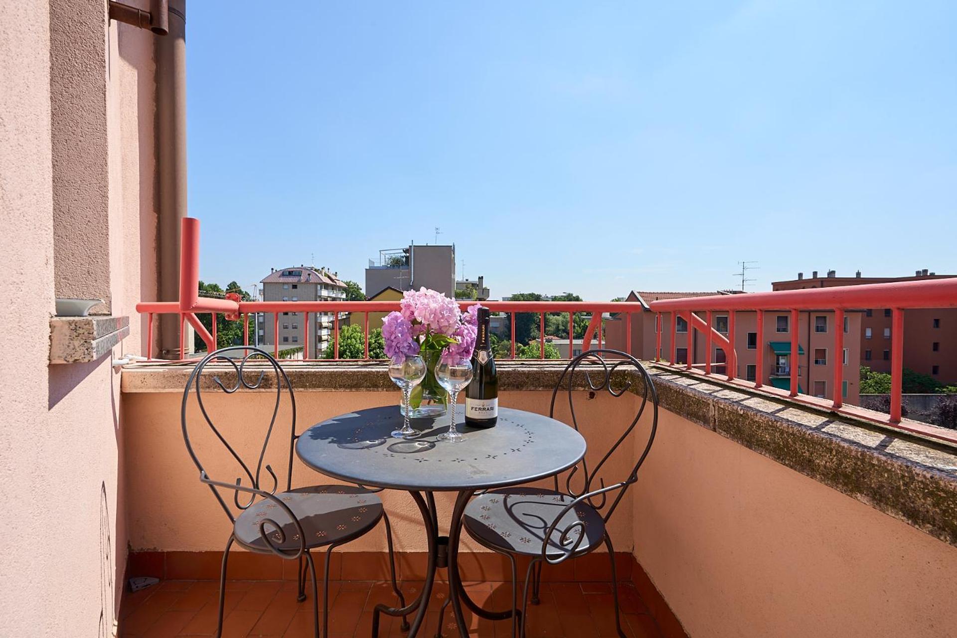 Appartement -luminosa 5 Stars With Balcony- Wifi Netflix 15 Minutes From Duomo *