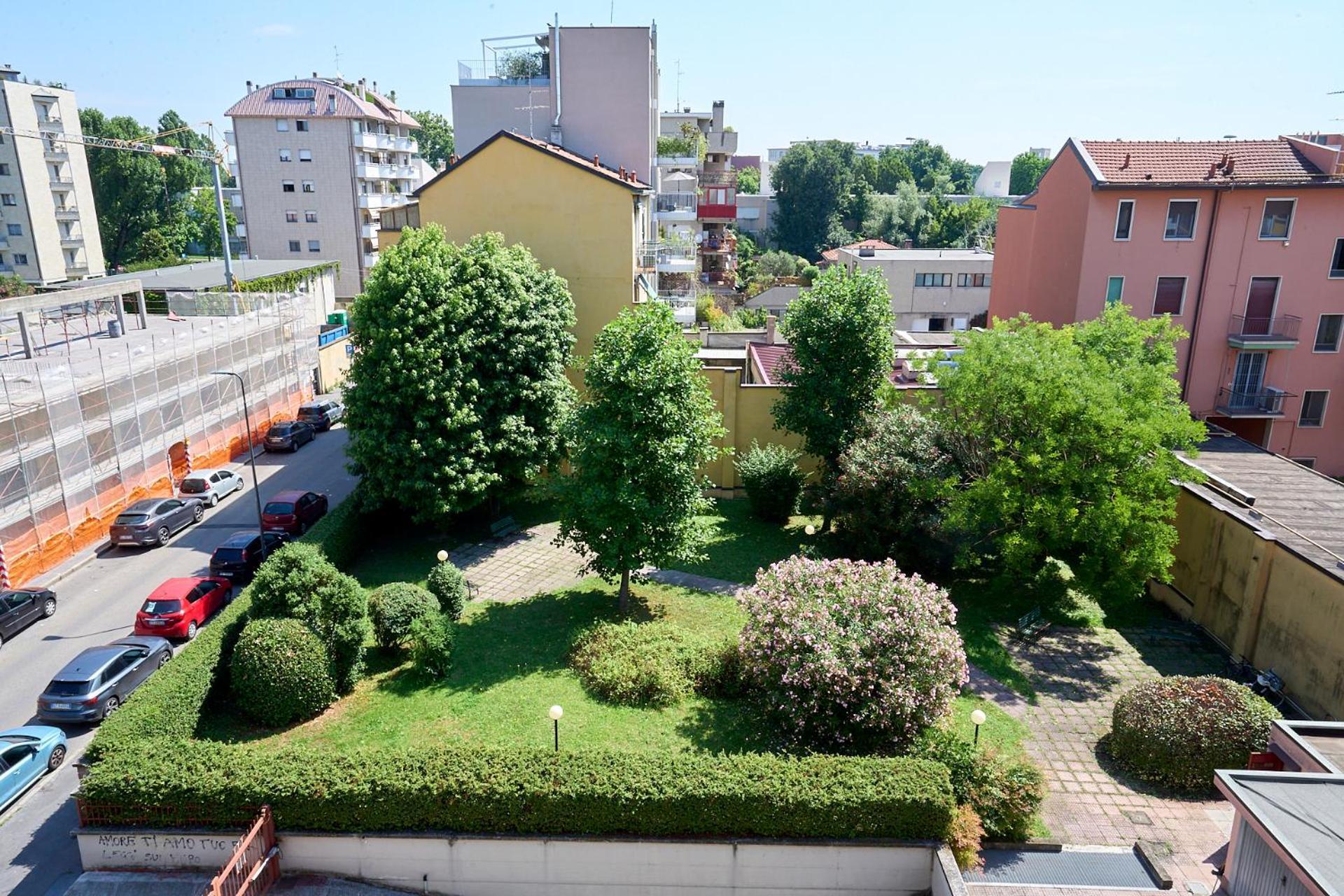 Appartement -luminosa 5 Stars With Balcony- Wifi Netflix 15 Minutes From Duomo Milaan