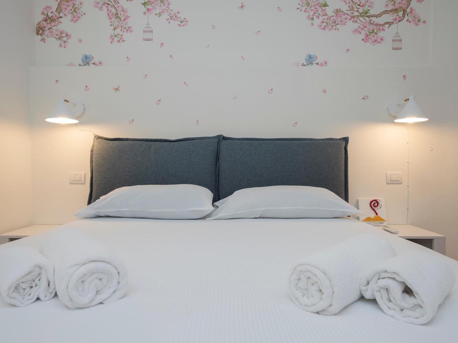 Ihost Cozy Console Marcello * Milan