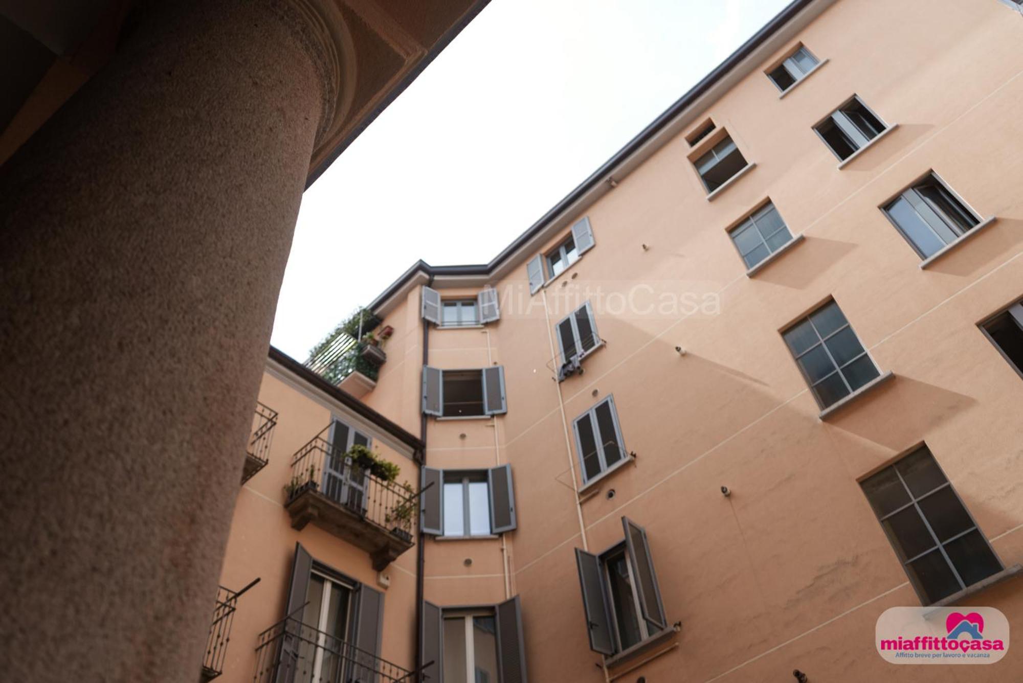 Looking 4 Station Close To Center * Milan