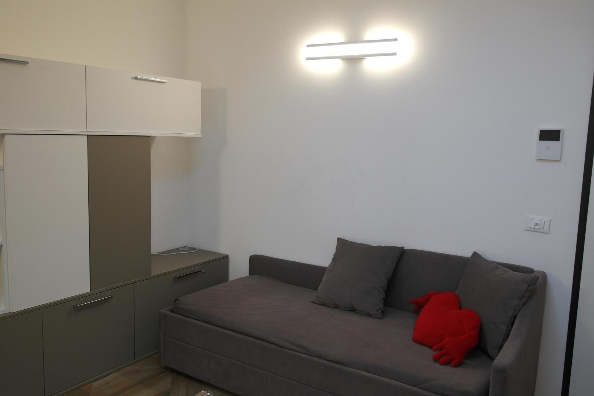 Luminoso Bilocale Zona Tibaldi Bocconi Appartamento