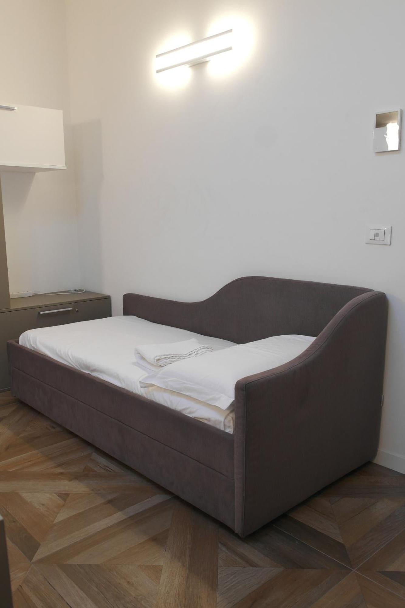 Appartamento Luminoso Bilocale Zona Tibaldi Bocconi Milano