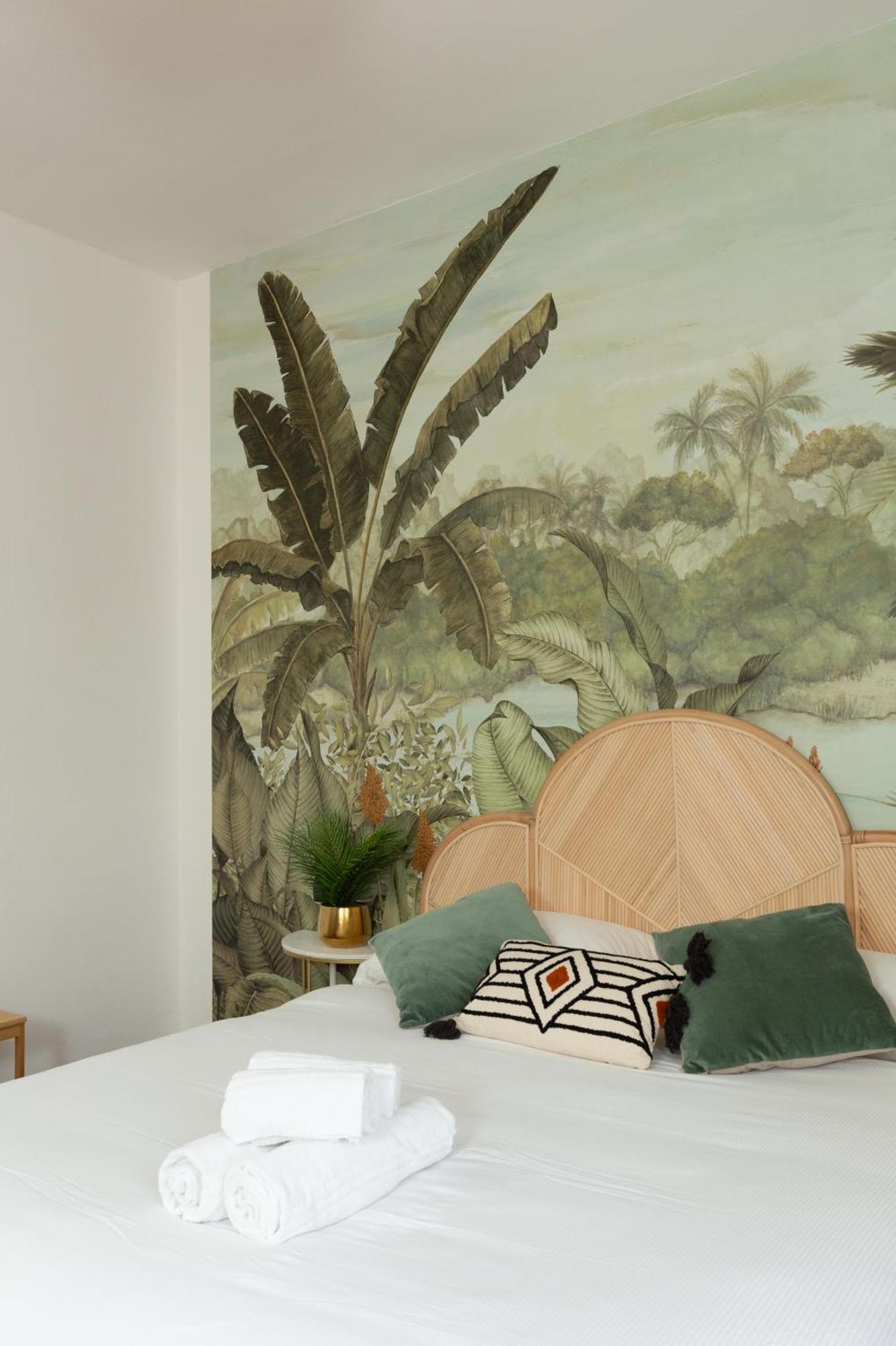 Flower Exclusive - M3 - Isola District Milaan