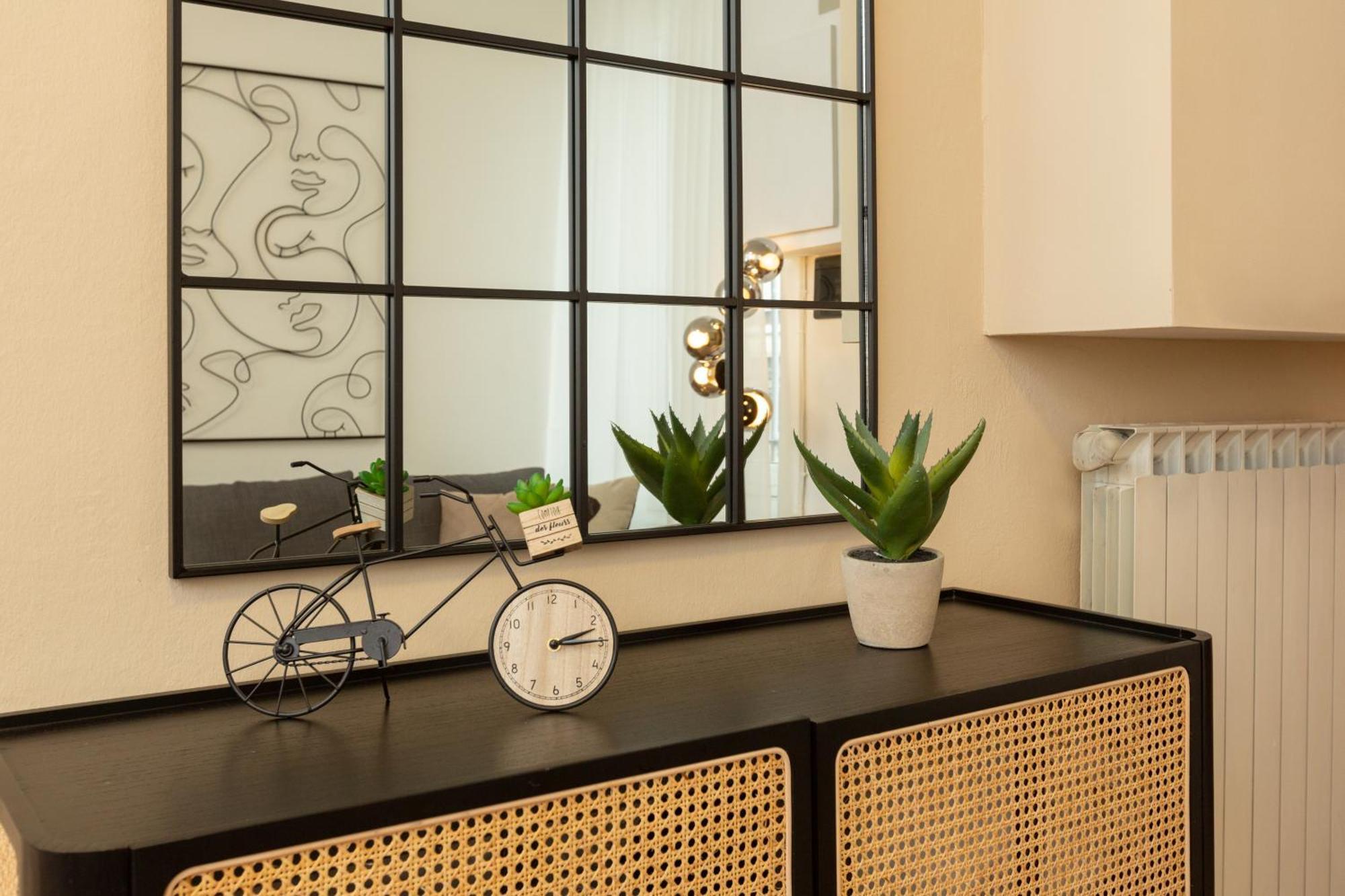 Flower Exclusive - M3 - Isola District Appartement *