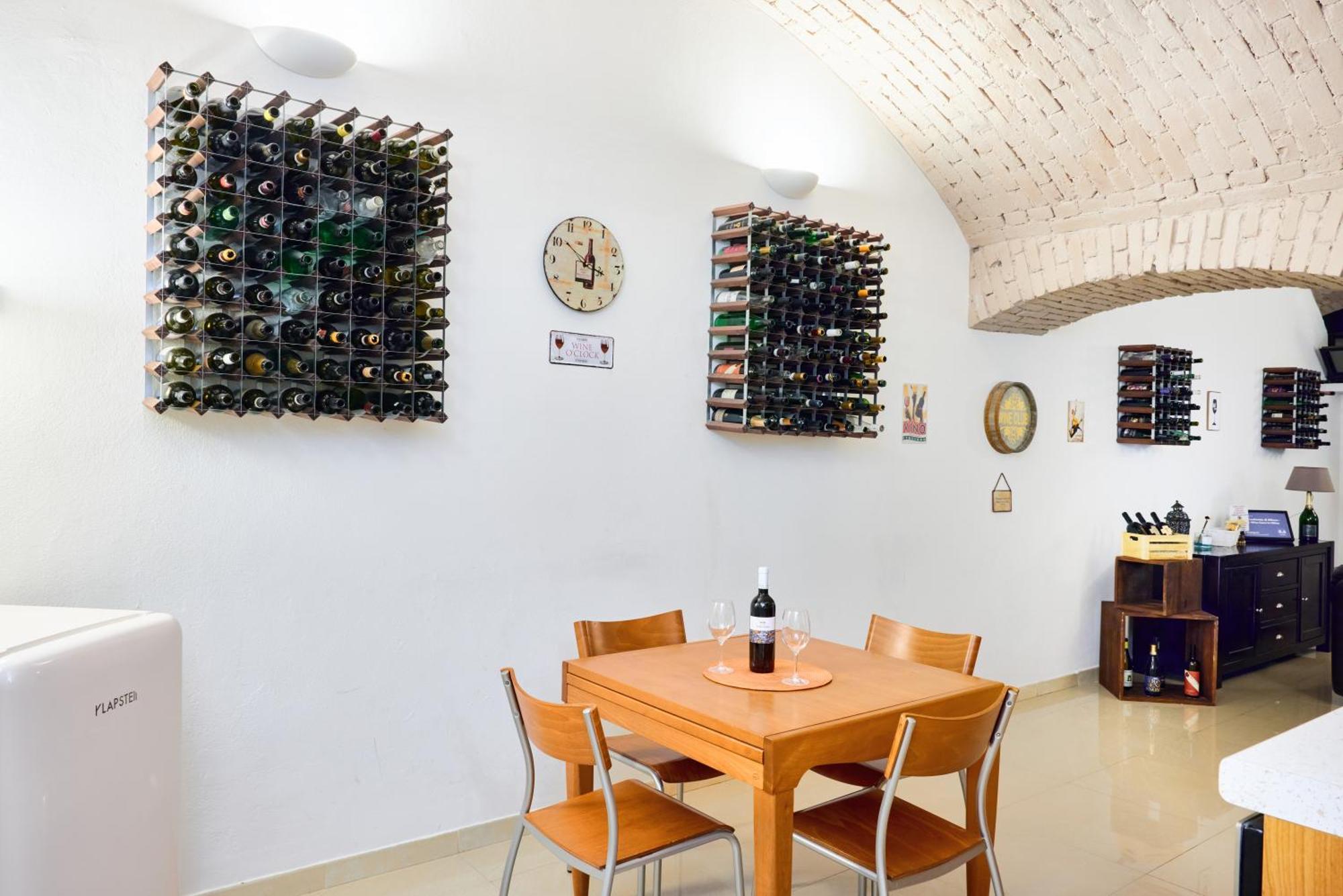 La Cantinetta Di - The Wine Cave In Appartamento Milano