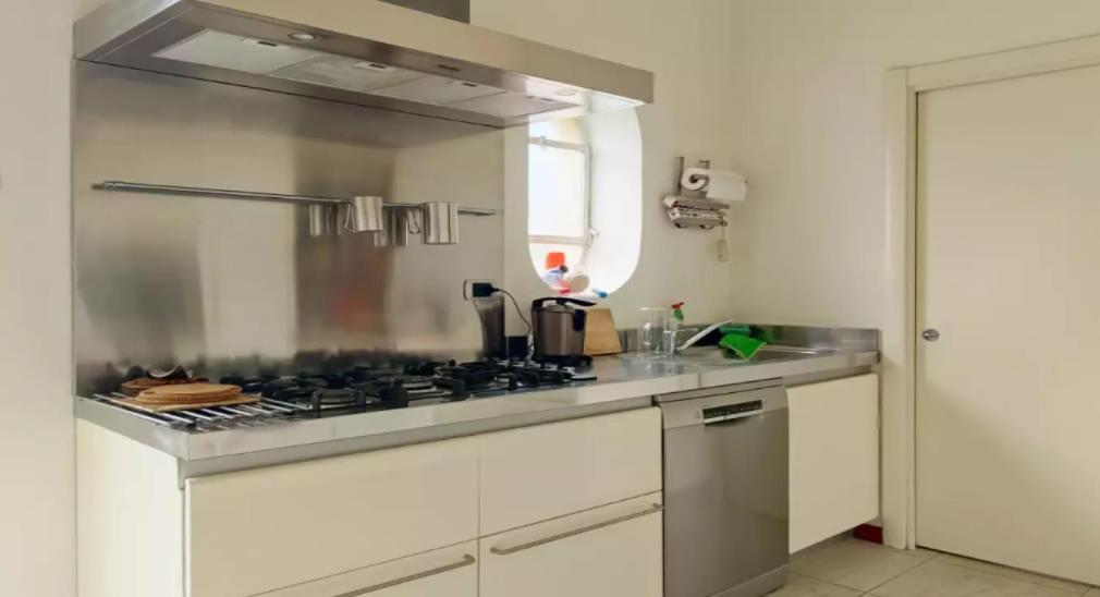 Gæstehus Stanza Nr 4 In Incantevole In Zona Solari Milano