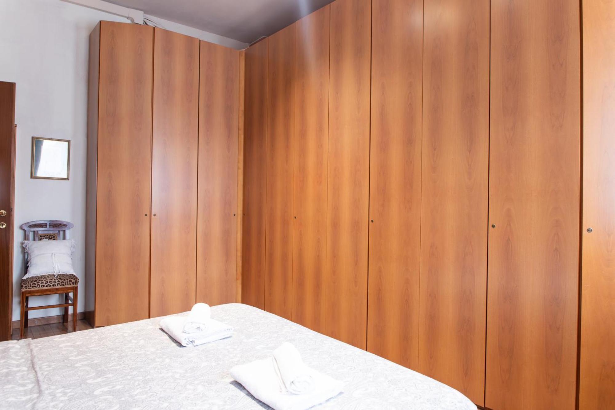 Duomo Walking Distance Elegant Flat With View Mailand
