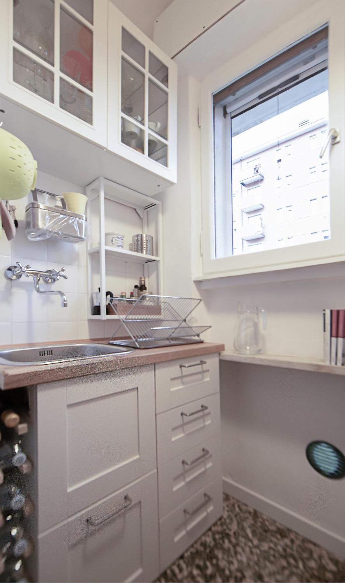 White Diamond Apartment *