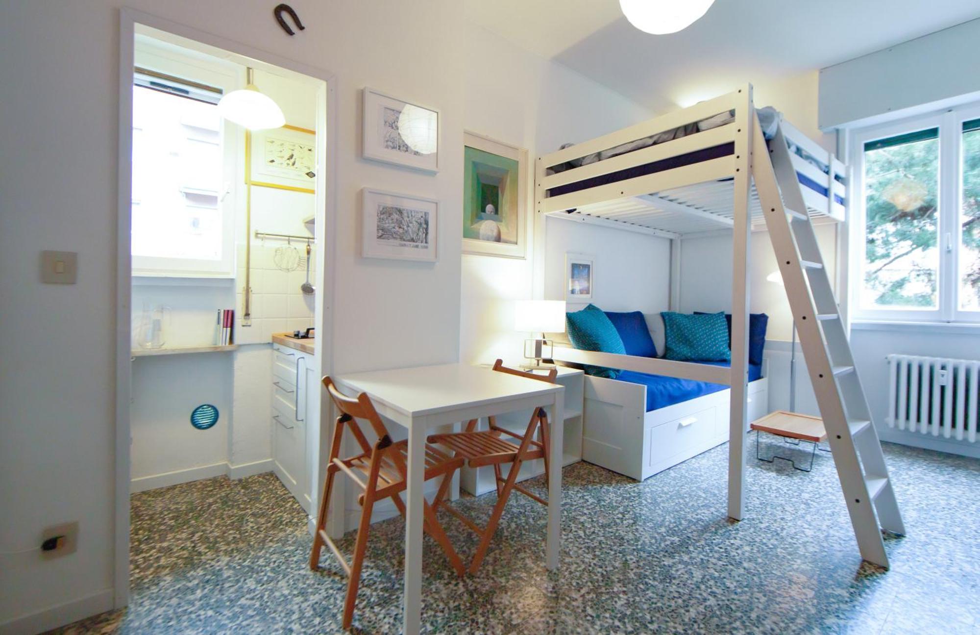 White Diamond Apartment *