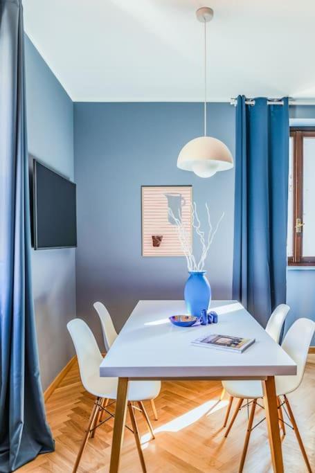 Tres Chic In The Heart Of Apartment