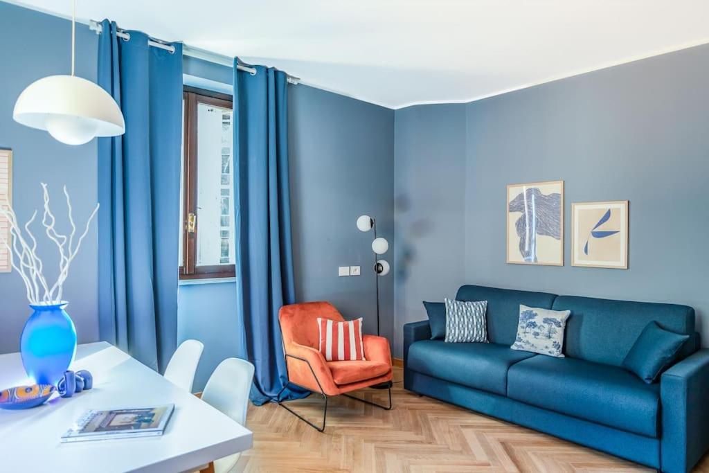 Tres Chic In The Heart Of Milan