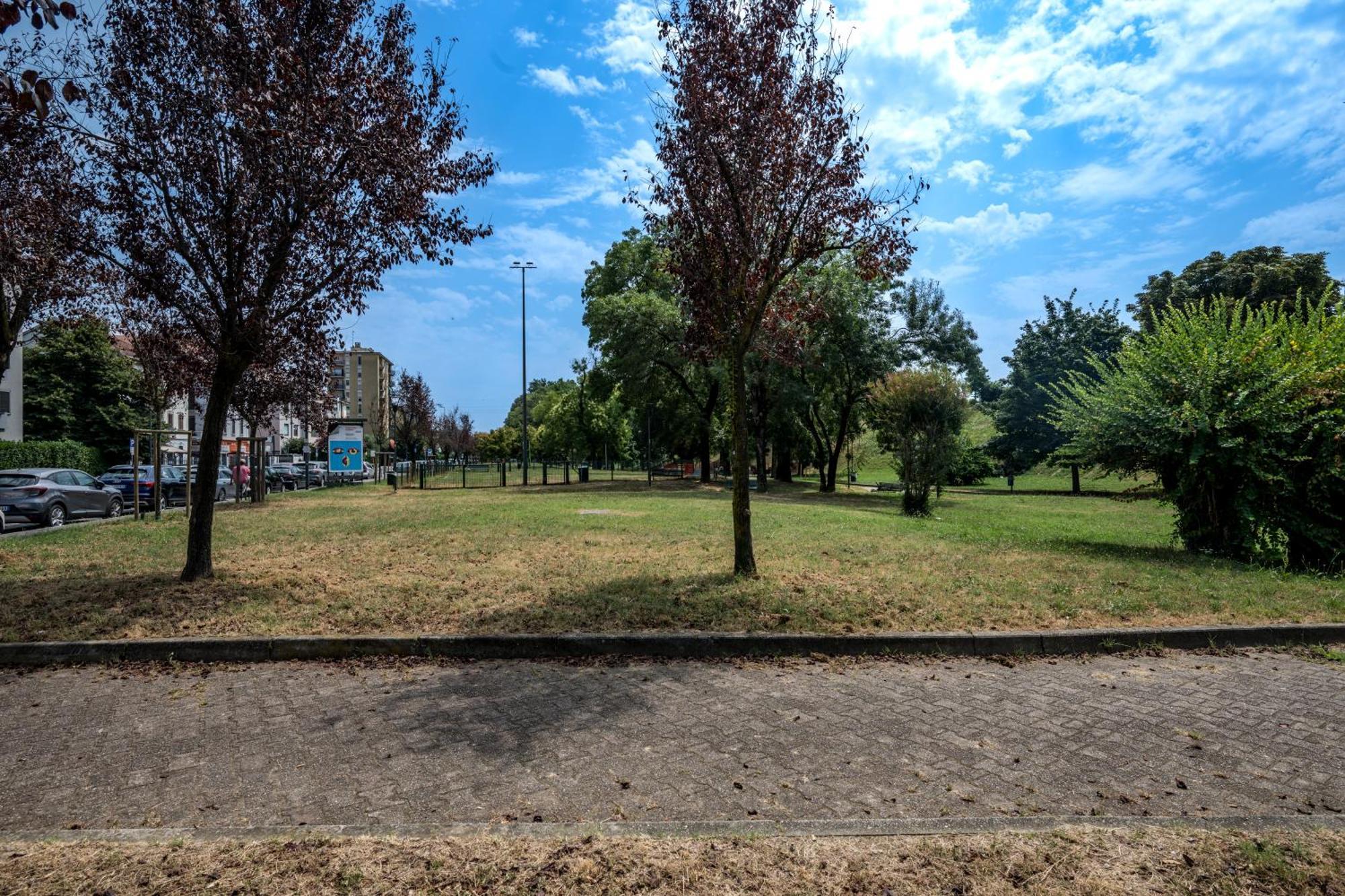 Cozy Rogoredo Next To The Metro And Train Station Milano