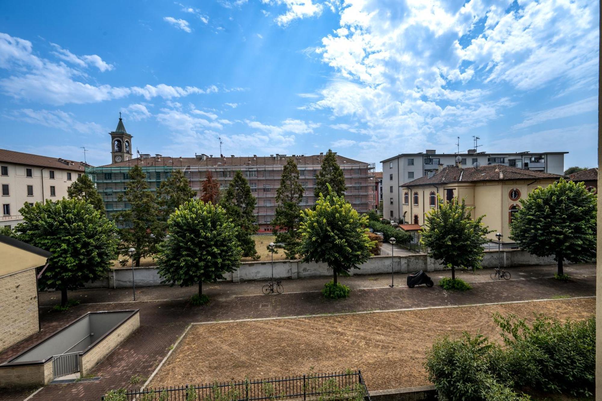Cozy Rogoredo Next To The Metro And Train Station * Milano