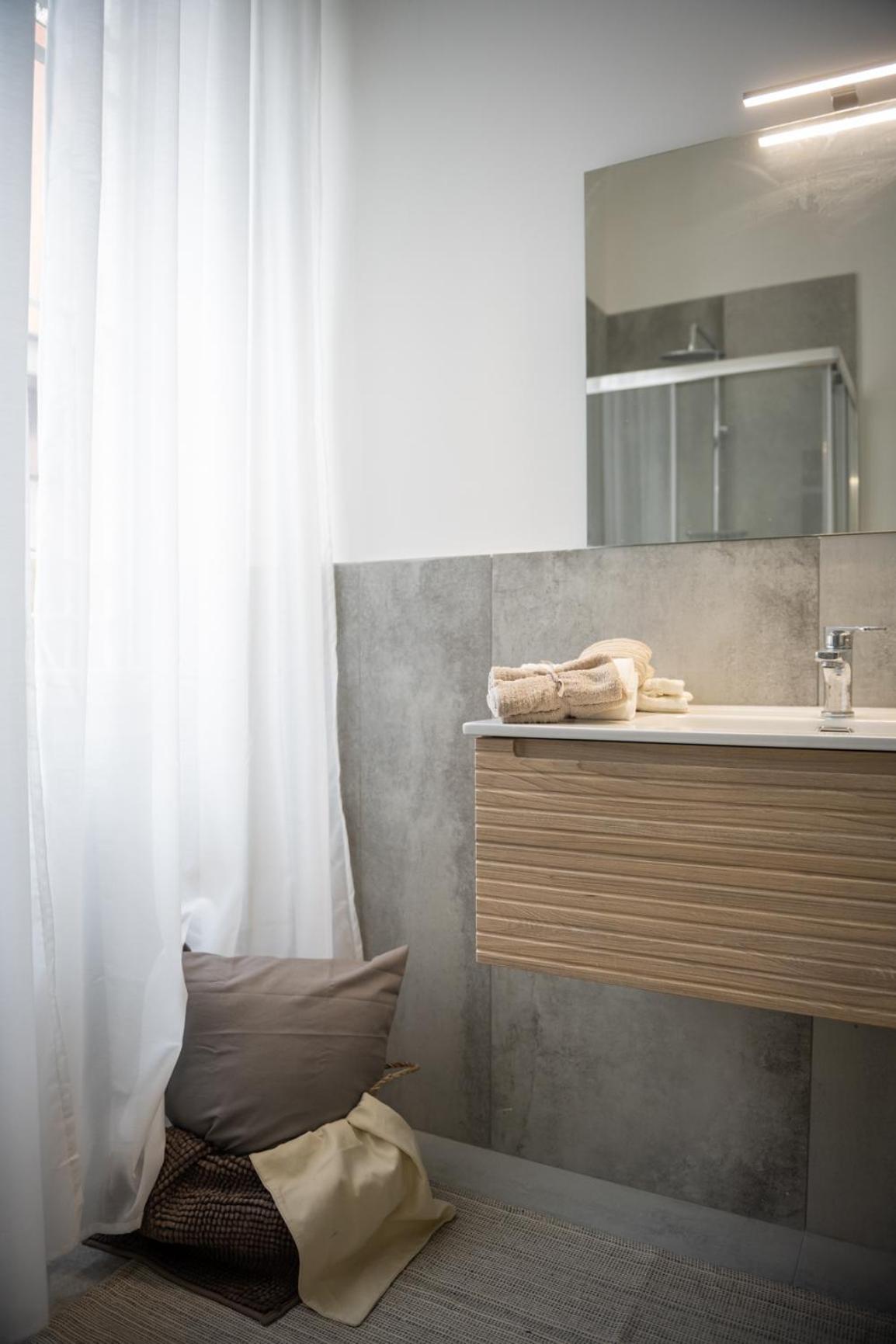 Viale Troya Modern Bilo - Design District Milaan