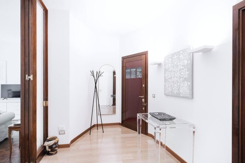 Easylife - Elegance A Few Steps From Citylife Next To M2 Pagano Apartment