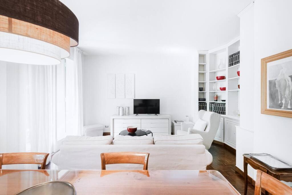 Easylife - Elegance A Few Steps From Citylife Next To M2 Pagano Apartment