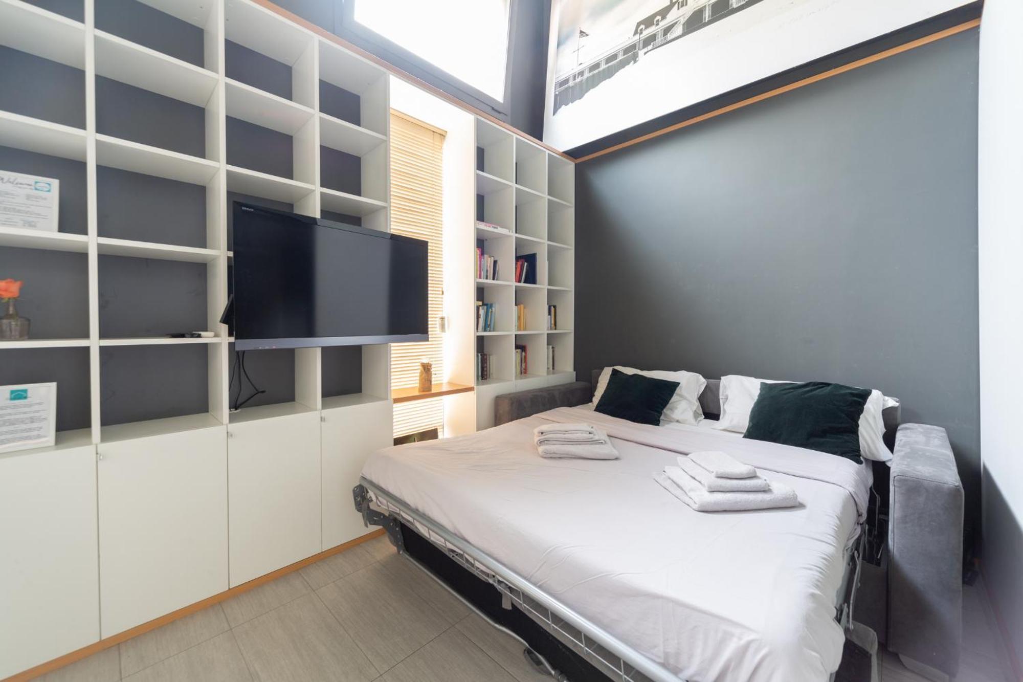Design Loft In Navigli Milan