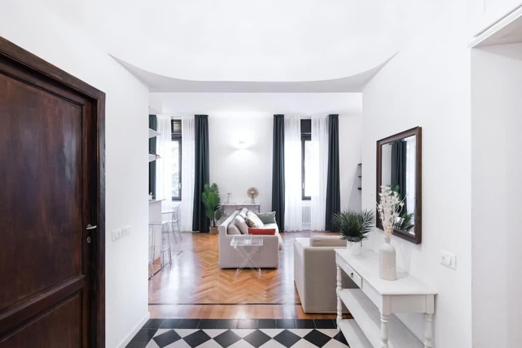 Easylife - Style And Elegance Near Porta Romana Apartment