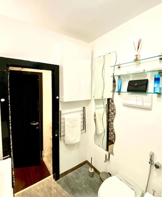 Duomo Area 2 Bedroom Deluxe Apartment Milan