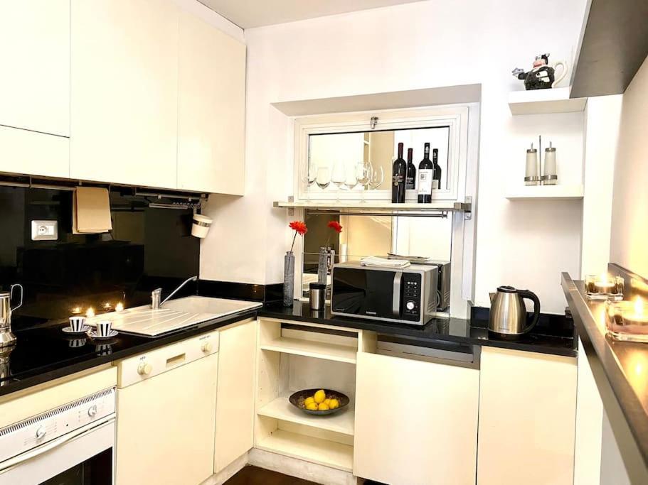 Apartment Duomo Area 2 Bedroom Deluxe Milan