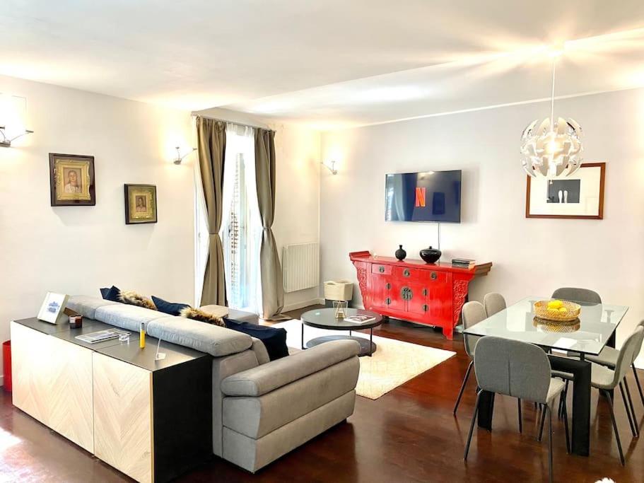 Duomo Area 2 Bedroom Deluxe Apartment