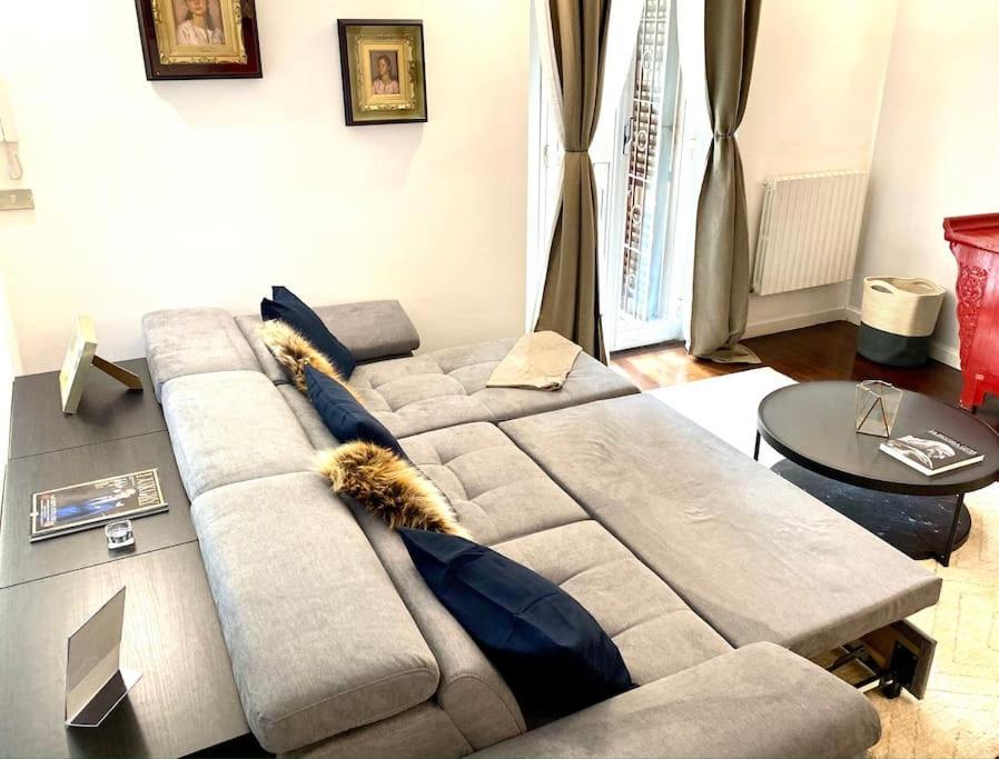 Apartment Duomo Area 2 Bedroom Deluxe Milan