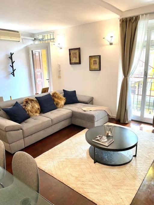 Duomo Area 2 Bedroom Deluxe Apartment Milan