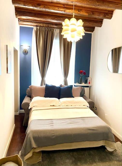 Duomo Area 2 Bedroom Deluxe Apartment Milan