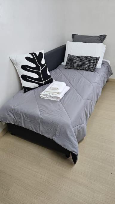 Family Comfort, Duomo 15min Walk Away, With Parking In Front Milan