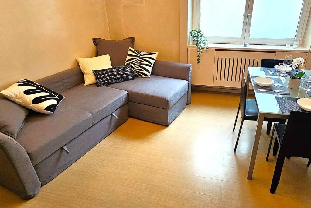 Family Comfort, Duomo 15min Walk Away, With Parking In Front * Milan
