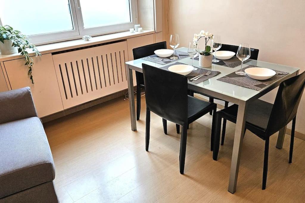 Family Comfort, Duomo 15min Walk Away, With Parking In Front Apartment *