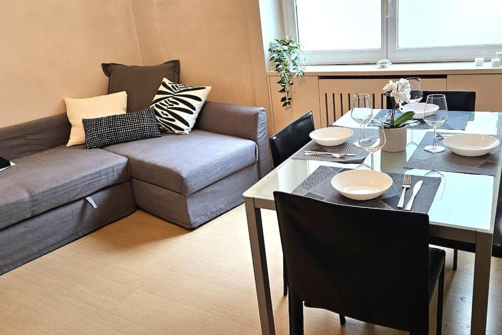 Apartment Family Comfort, Duomo 15min Walk Away, With Parking In Front *