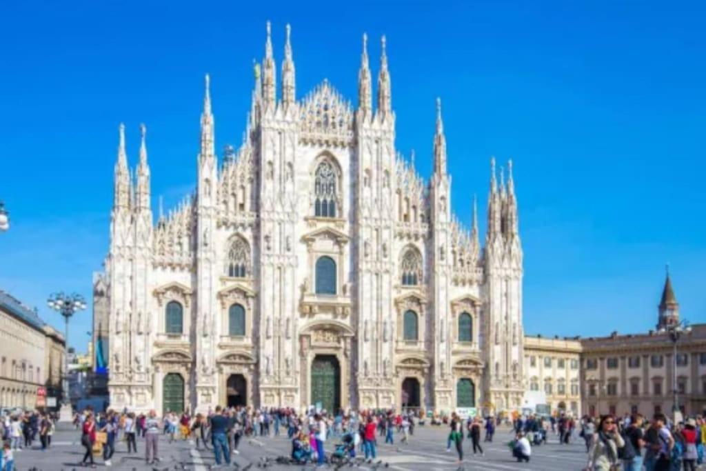 Family Comfort, Duomo 15min Walk Away, With Parking In Front *