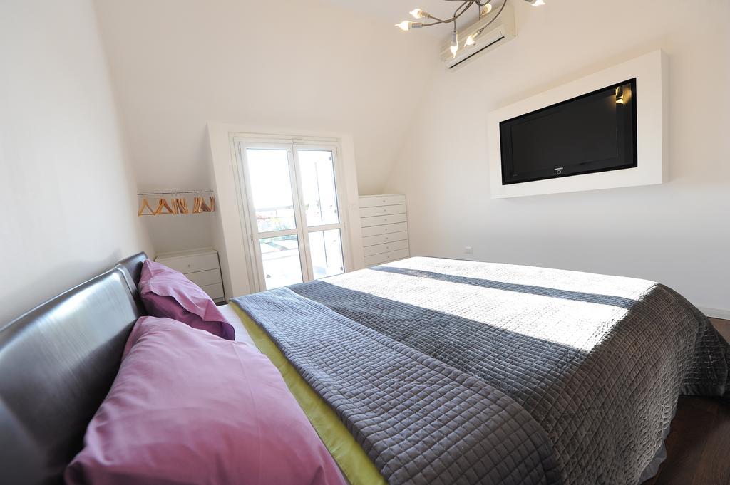 Piazza Napoli Penthouse Apartment Milan