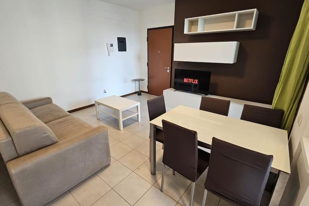 13th Floor, Garage Gratis, Metro M5 A 200mt, Giardino Giochi, Bicocca Appartement Milaan
