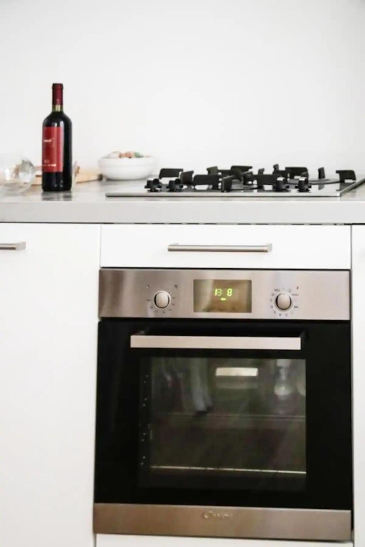 Yr - Station Apartment *